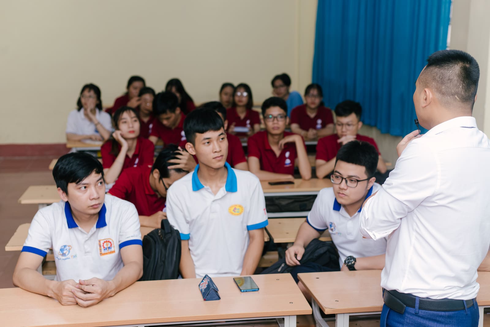 Hỏi đáp cùng Đinh Thi Ai: Học AI có khó không, bắt đầu từ đâu?